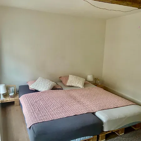 In Modern House גנט